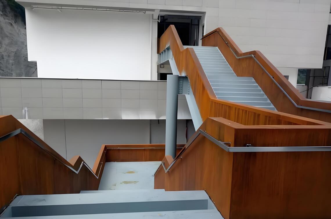 华南热作学院耐候钢楼梯
